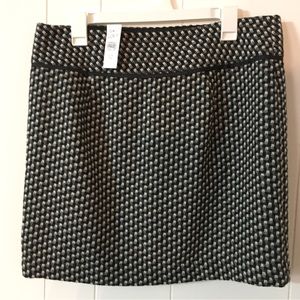 NWT Loft black and white tweed flat front skirt size 10.